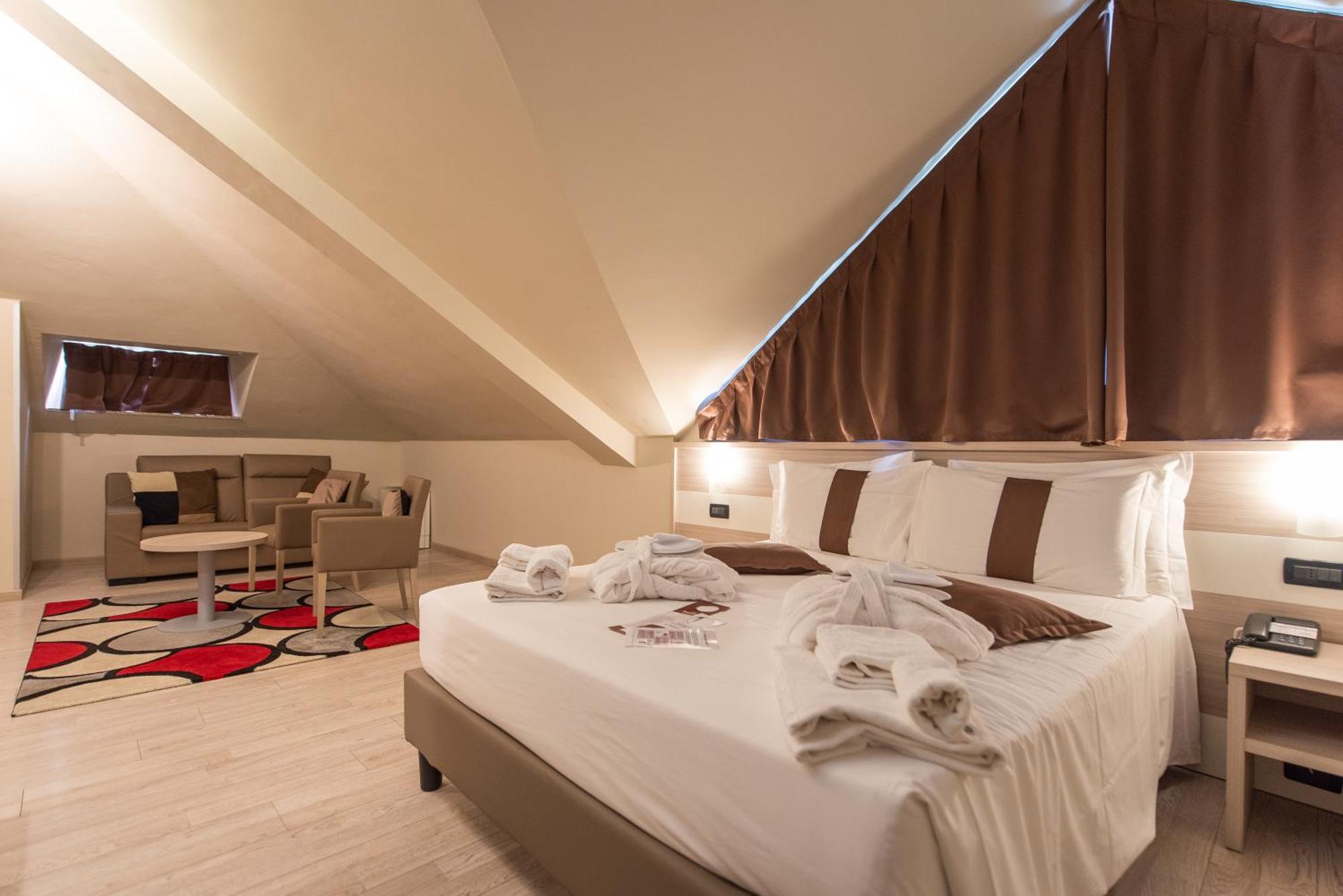 Best Quality Hotel La Darsena Монкалиери Екстериор снимка