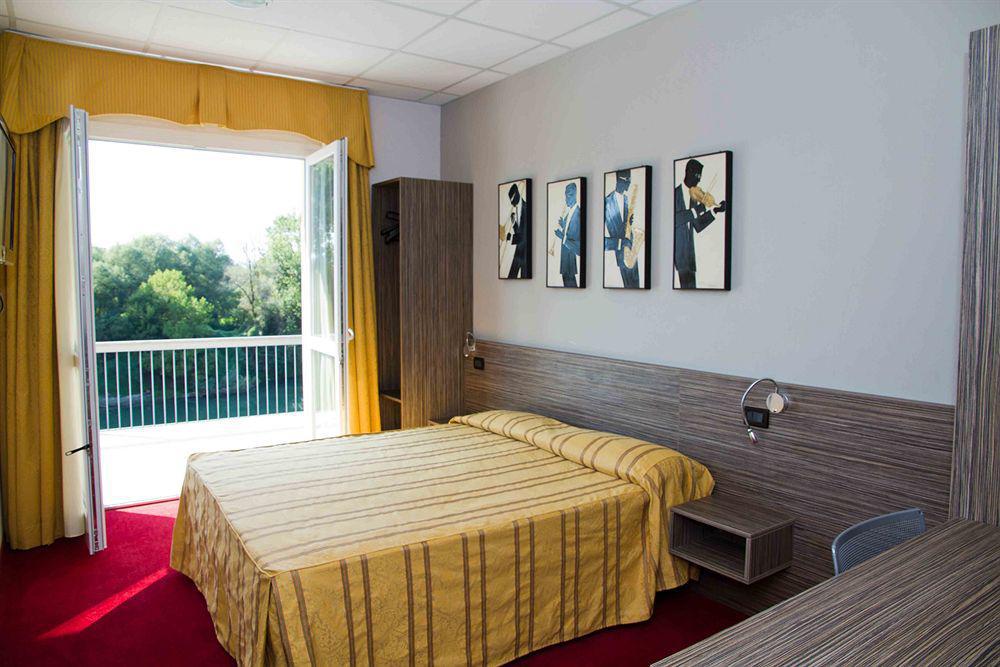 Best Quality Hotel La Darsena Монкалиери Екстериор снимка